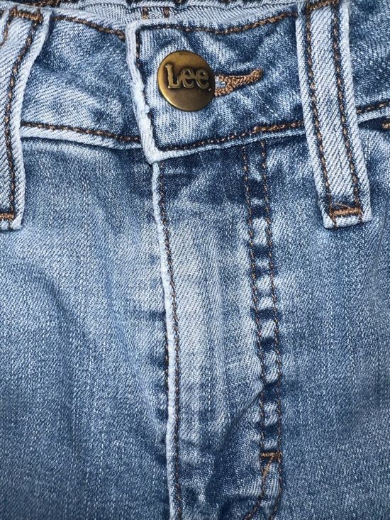 Riders by Lee Women's Mid Wash Blue Denim Shorts - Picture 4 of 7